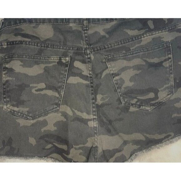 Camoflage Khaki Denim High-Waisted Distressed Frayed Hem Cut Off Shorts Size 12 - Picture 9 of 12